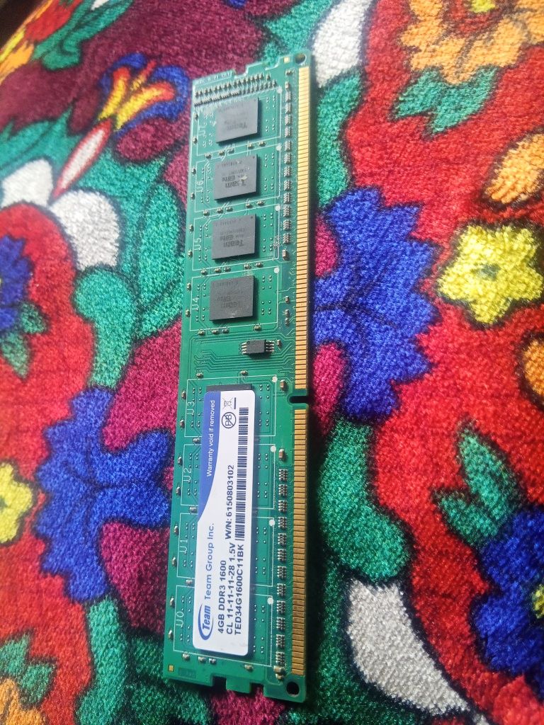 Продам оперативную память на 4 Гб DDR 3