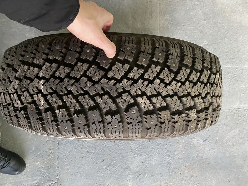 Продам одну шину зима nokian hakkapelita 265/70/17, новая