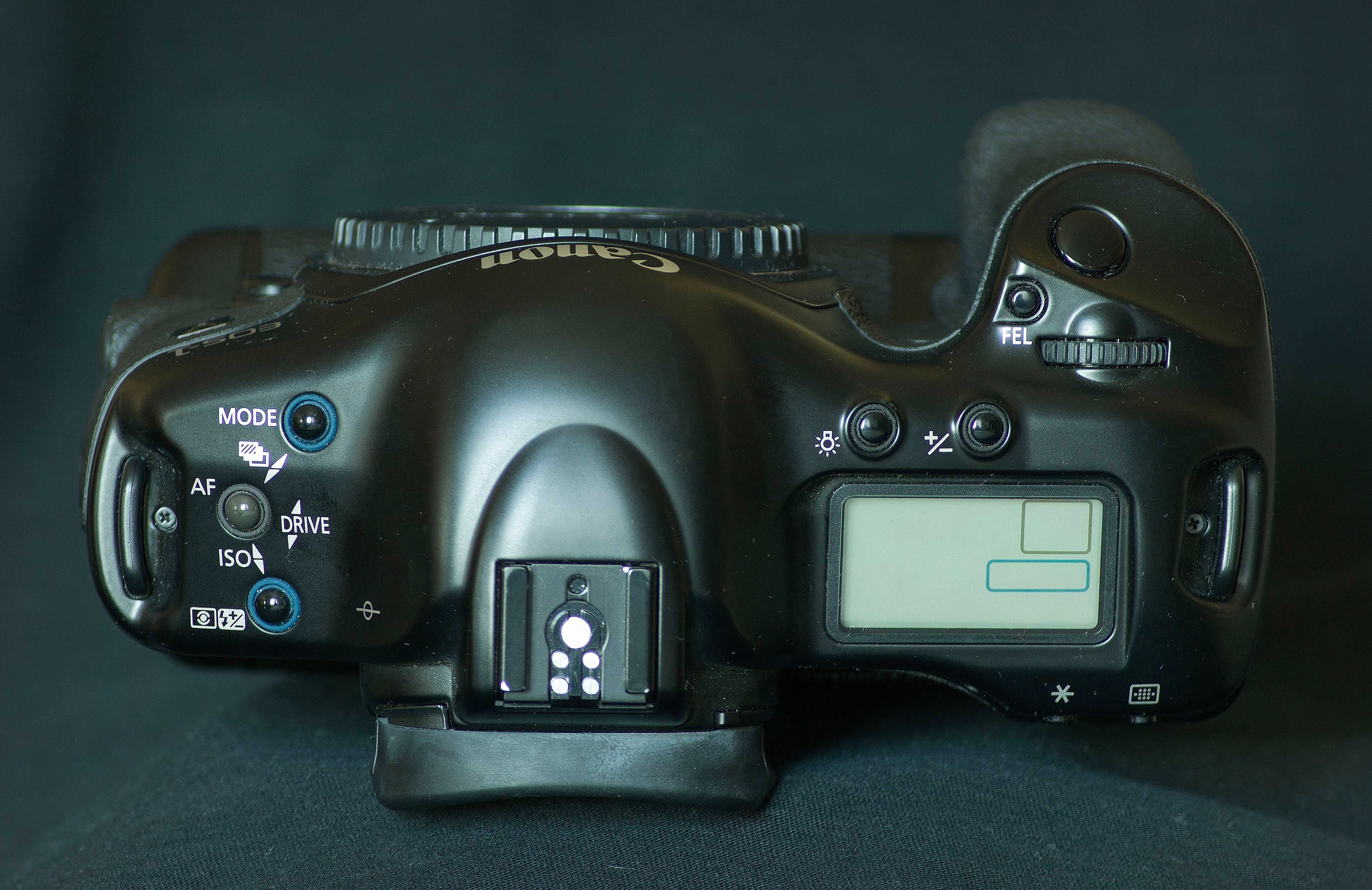 Плёночный Фотоаппарат Canon EOS - 1 V и Фотовспышка !!!