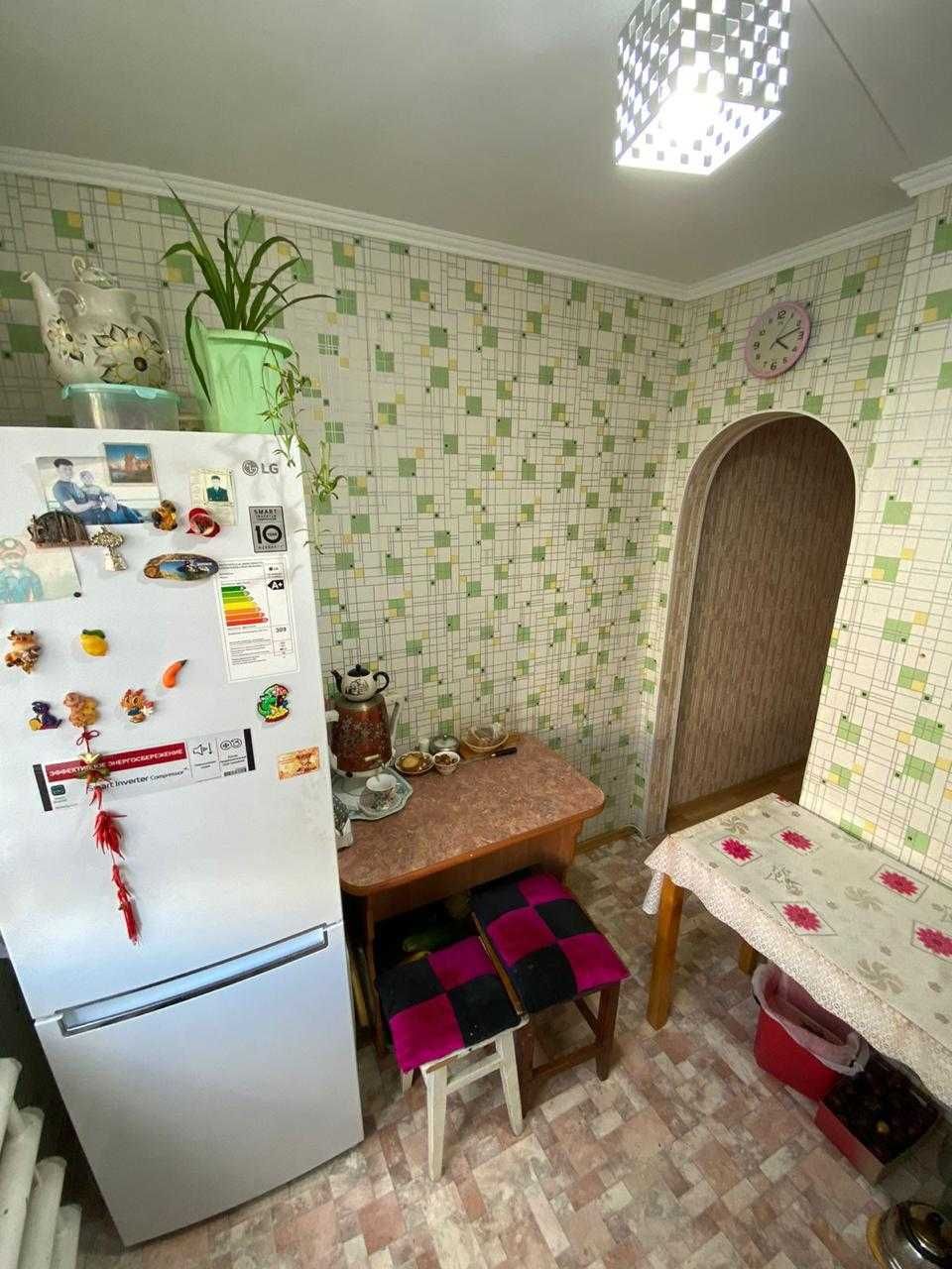 Продам 2 комнатную квартиру уютная, теплая р-н УЮТ!!!
