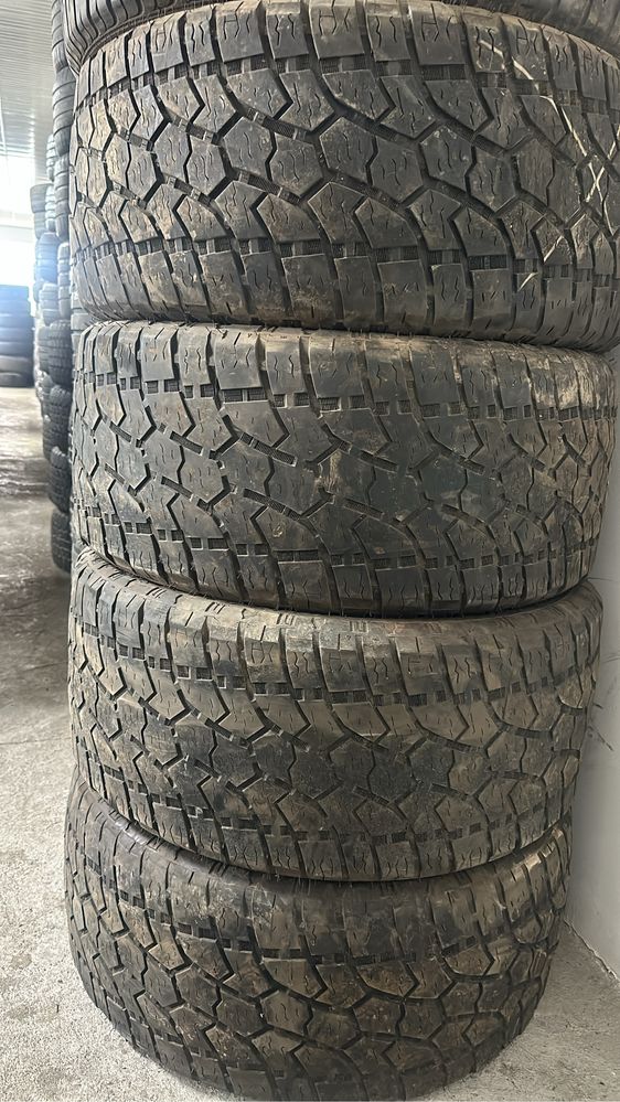 Шины 305/40/22 в идеальном состаяние
