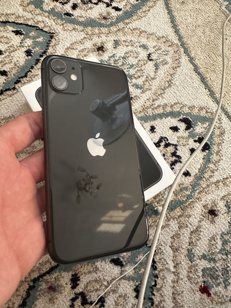 Продам iPhone 11 64 ГБ айфон все раб