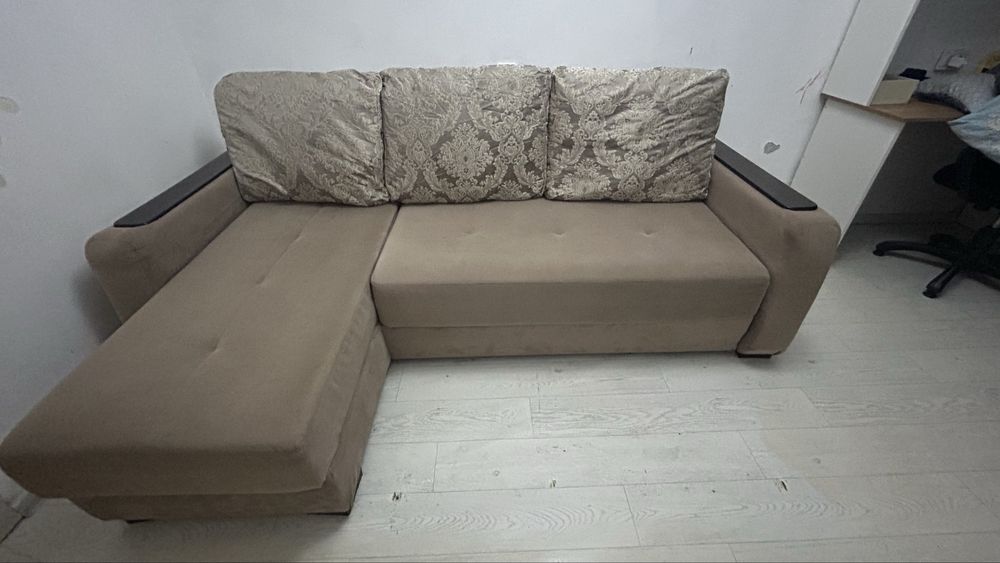 продаю диван угловой 240на160