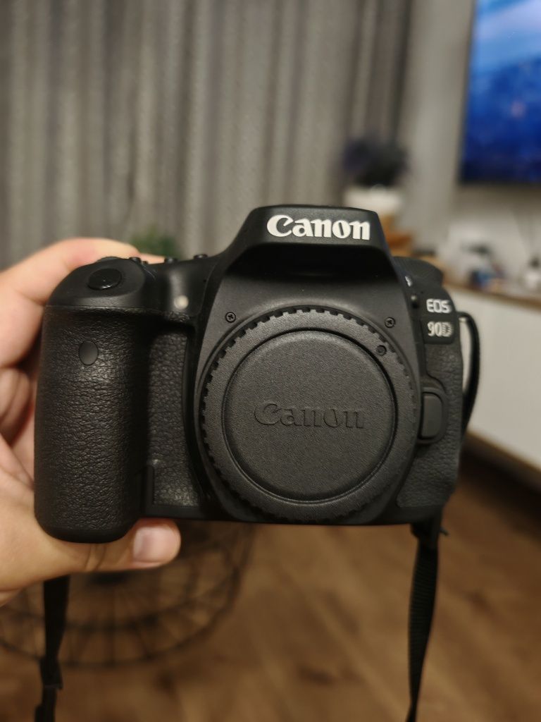 Продам комплект Canon EOS 90Dв отличном состоянии с набором объективов