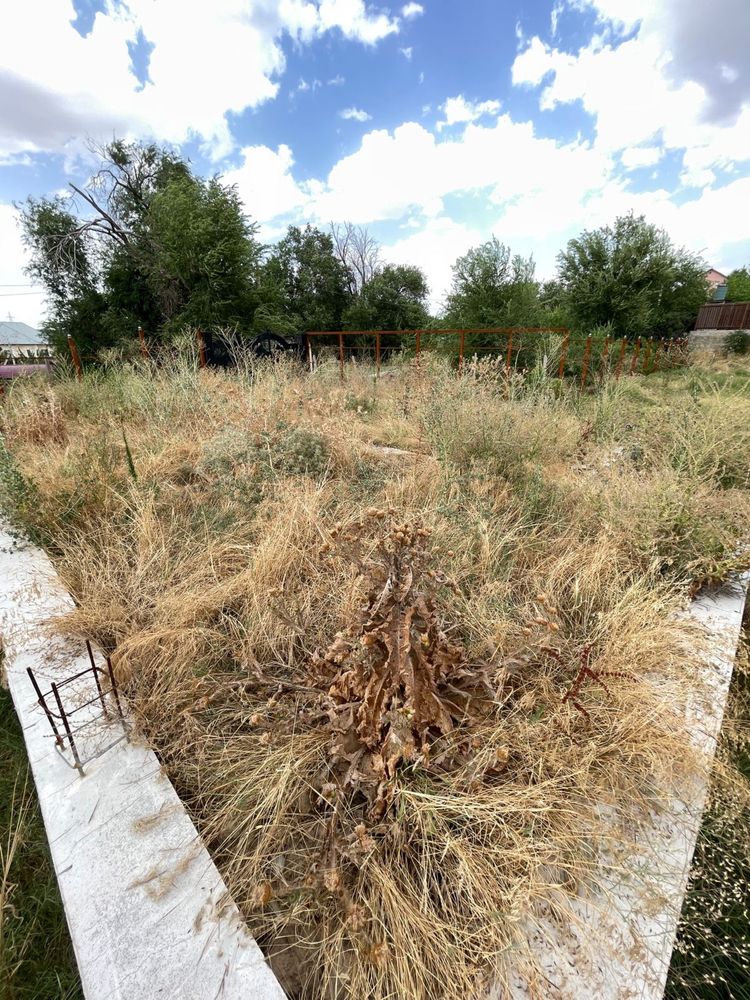 Продам участок с фундаментом и воротами