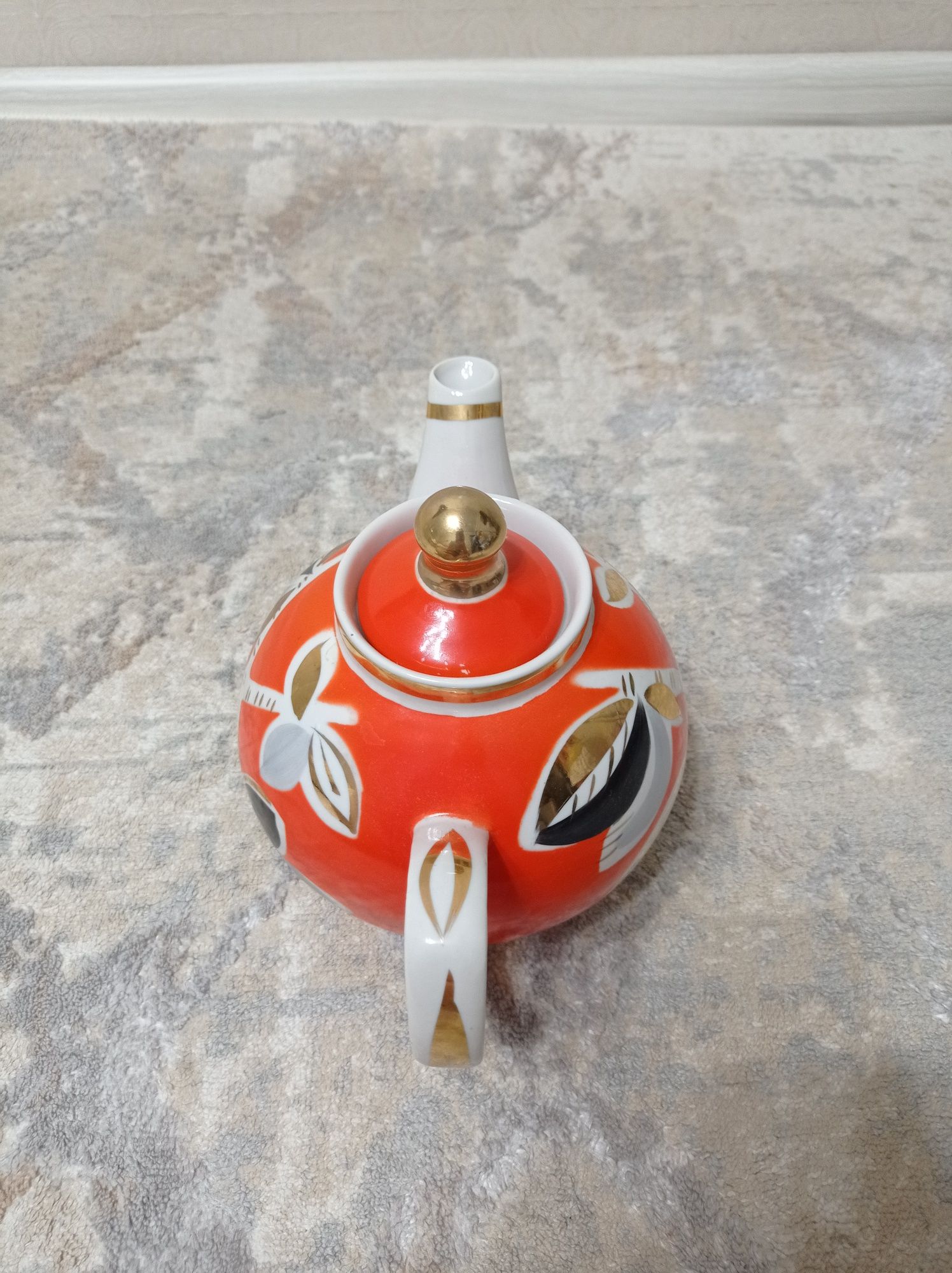 Продам заварной фарфоравый чайник