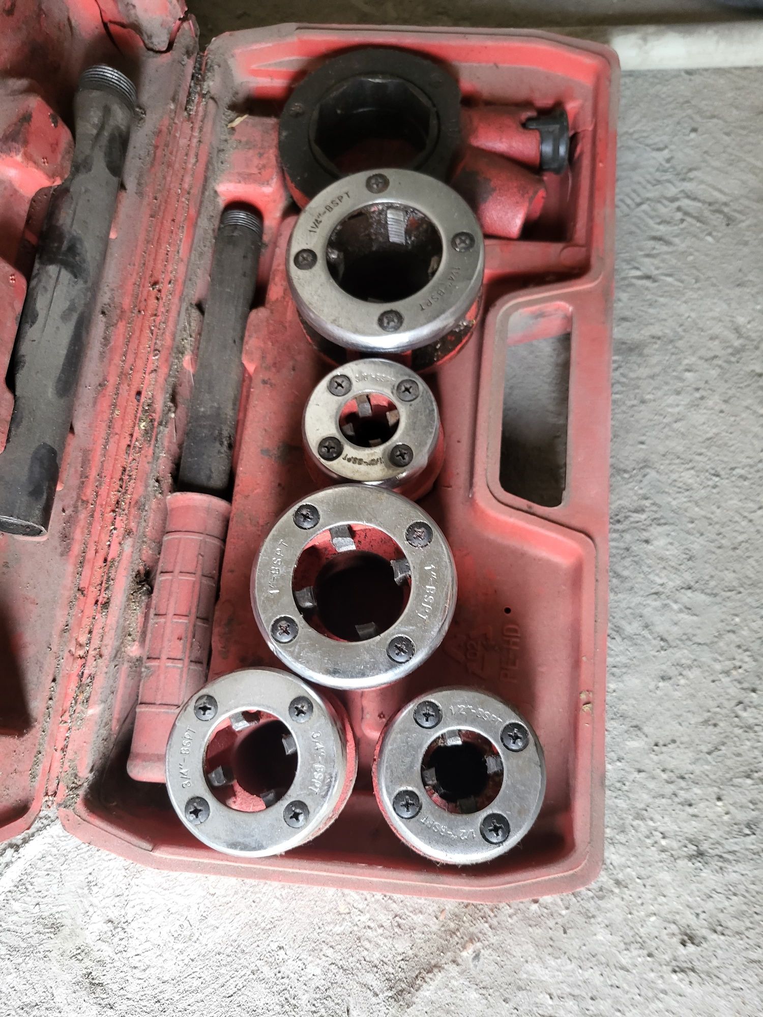 Клупп INTERTOOL трубный набор SD-8003, резьба 1/2"; 3/4"; 1"