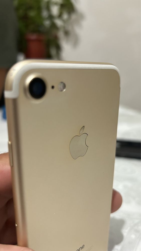 iPhone 7 на хорошем состоянии