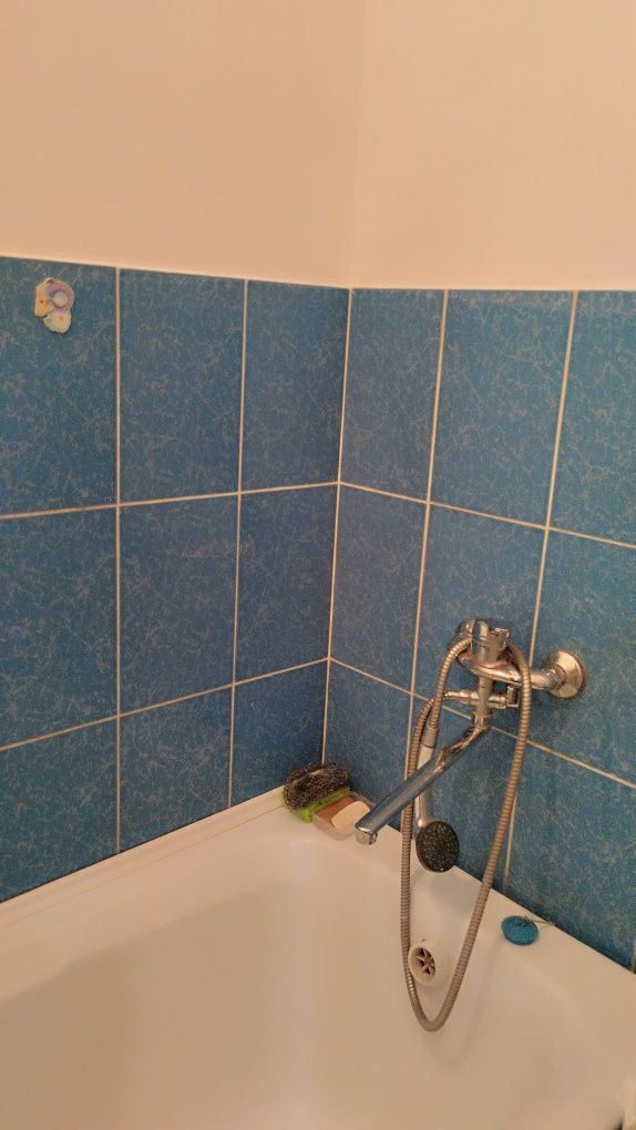 Продам комнату 18 кв Олжабай батыра 37  этаж 4 срочно торг