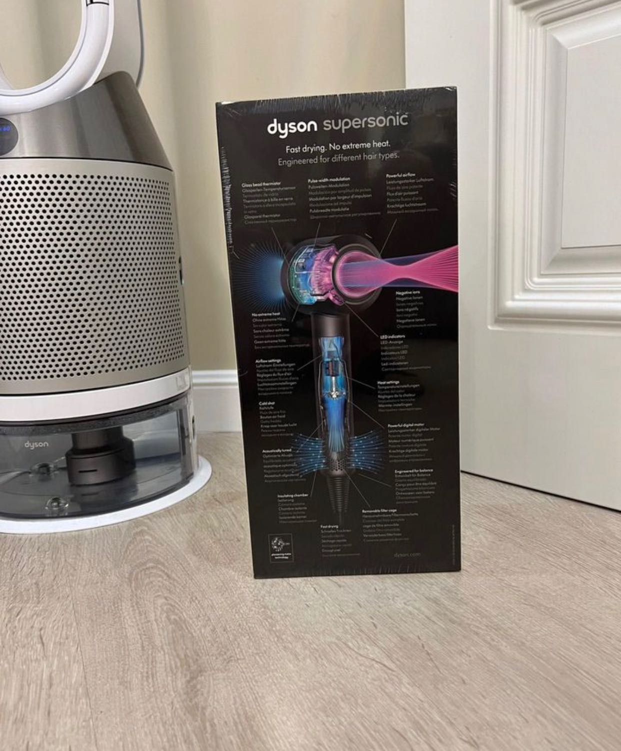 Продам DYSON Стайлер Фен Новый запечатанный