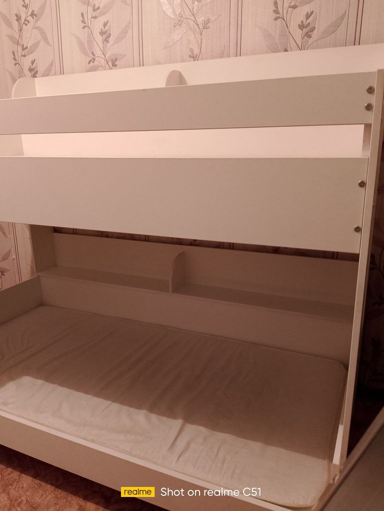Продам.  Двухъярусная кровать белый  б/у, 40тыс.тг