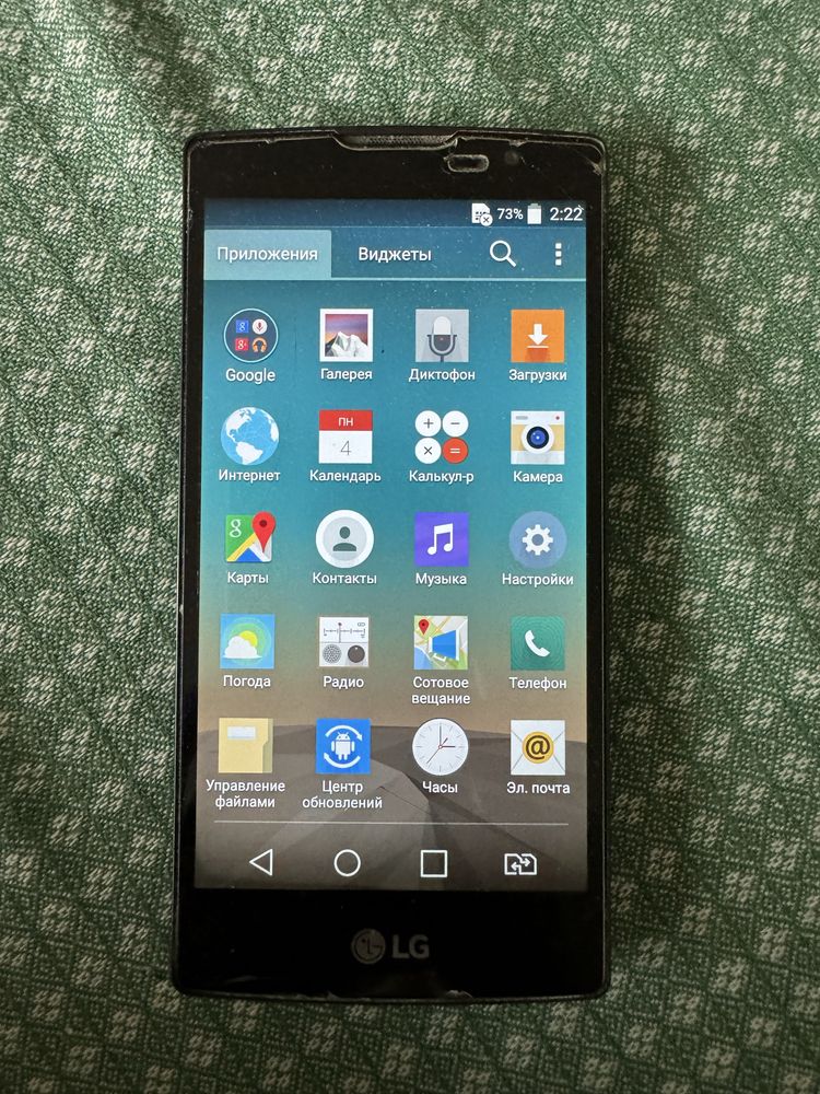 2симчатый сотовый LG Spirit H422