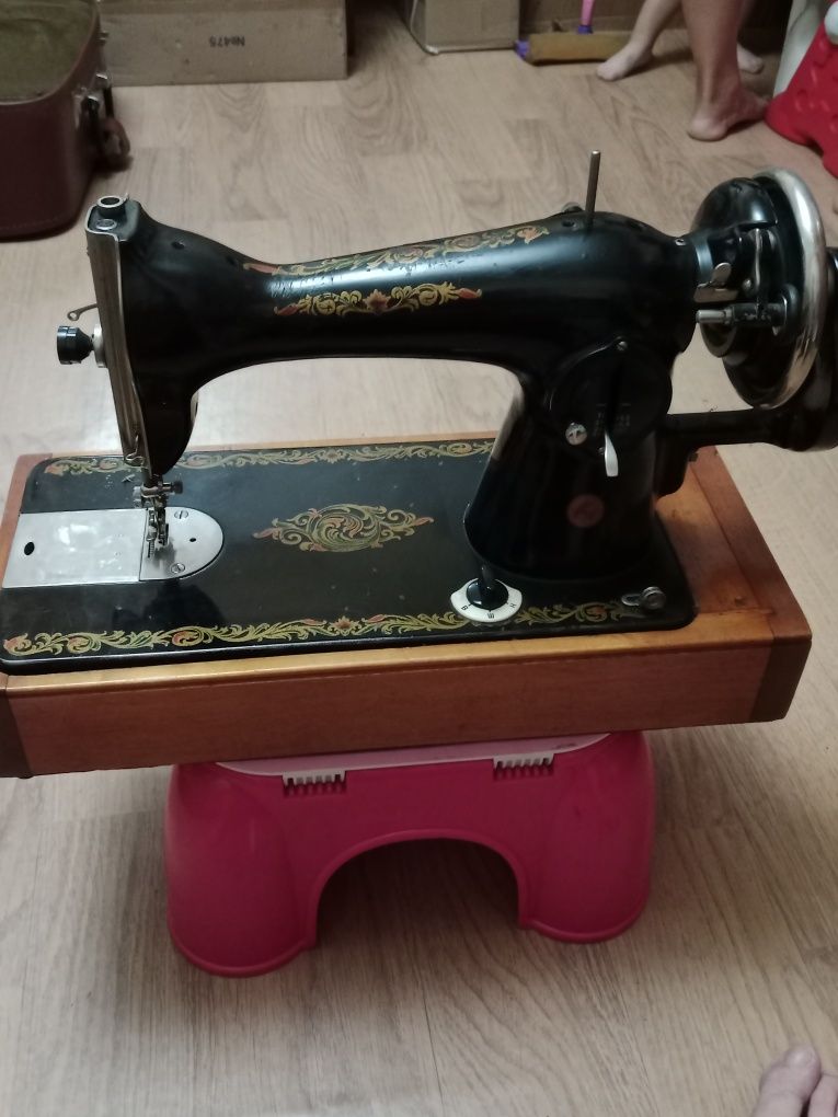 Продам швейную машину