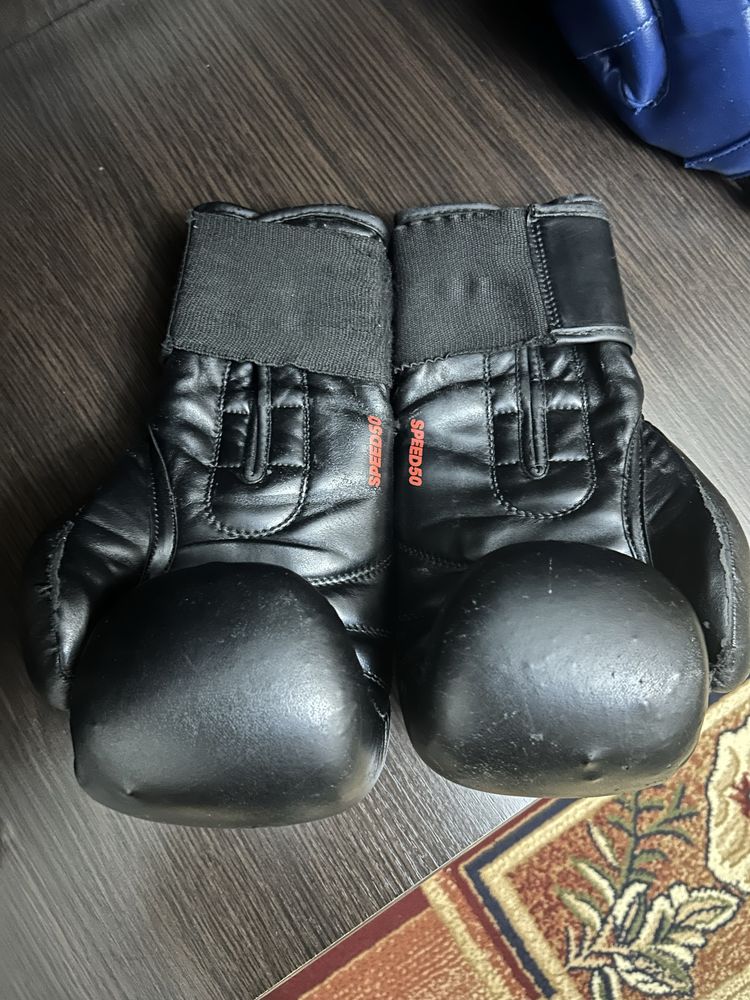 Продам перчатки боксерские