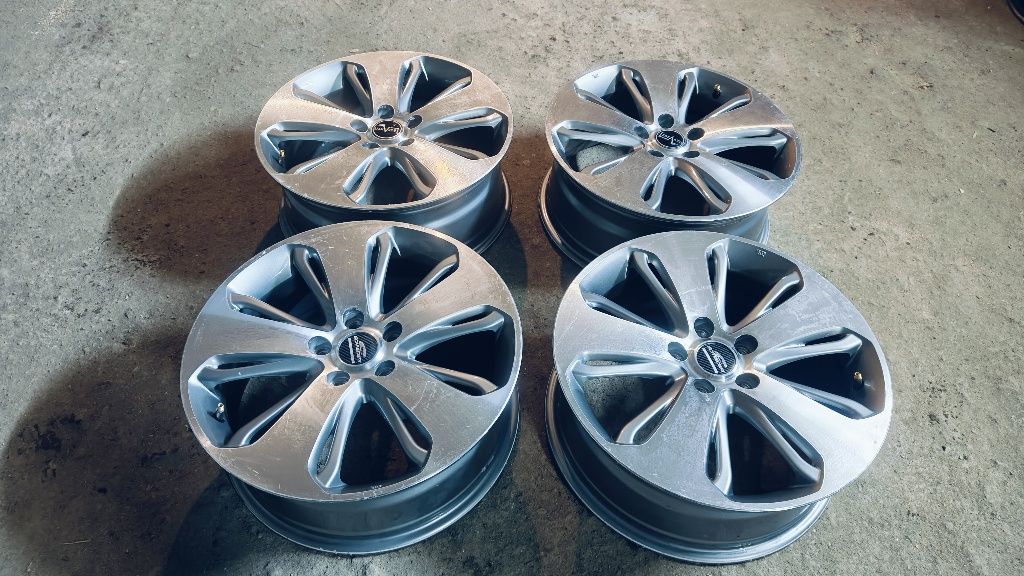 R18 PCD 5* 114,3 Комплект легкосплавных дисков