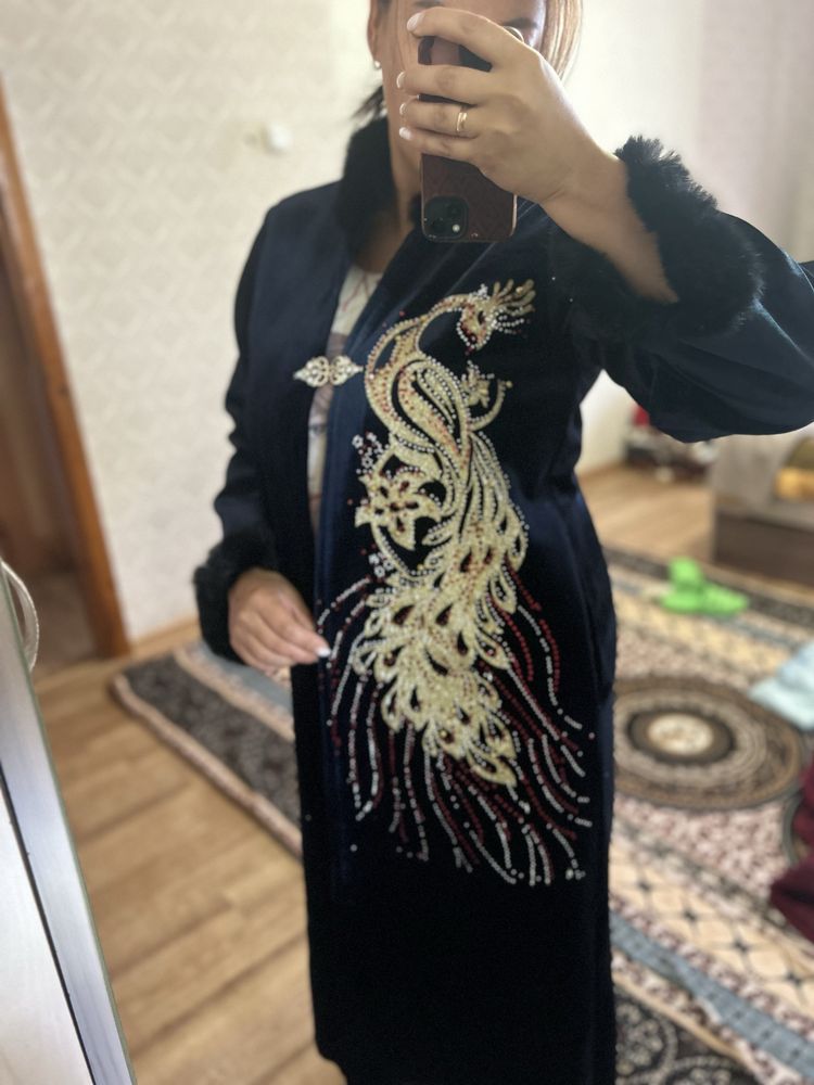 Продам женский красивый шапан