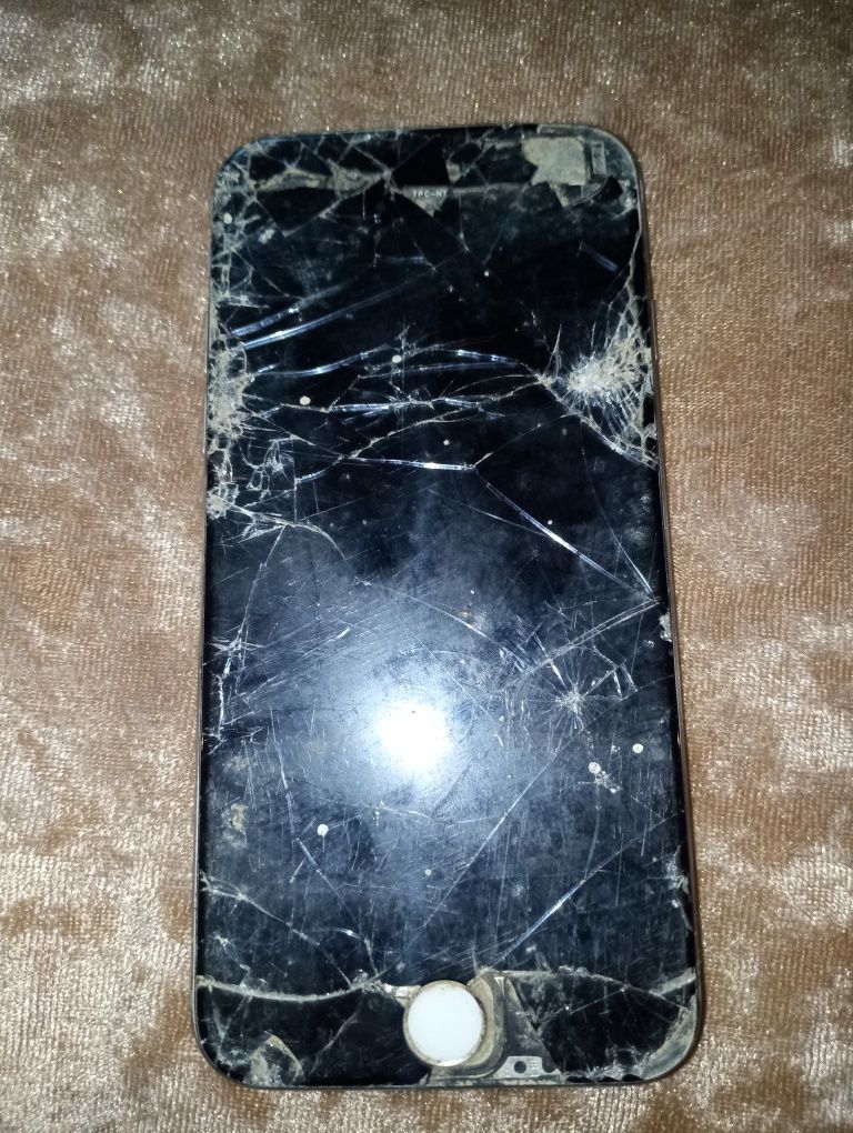 iPhone 6s (разбитый)