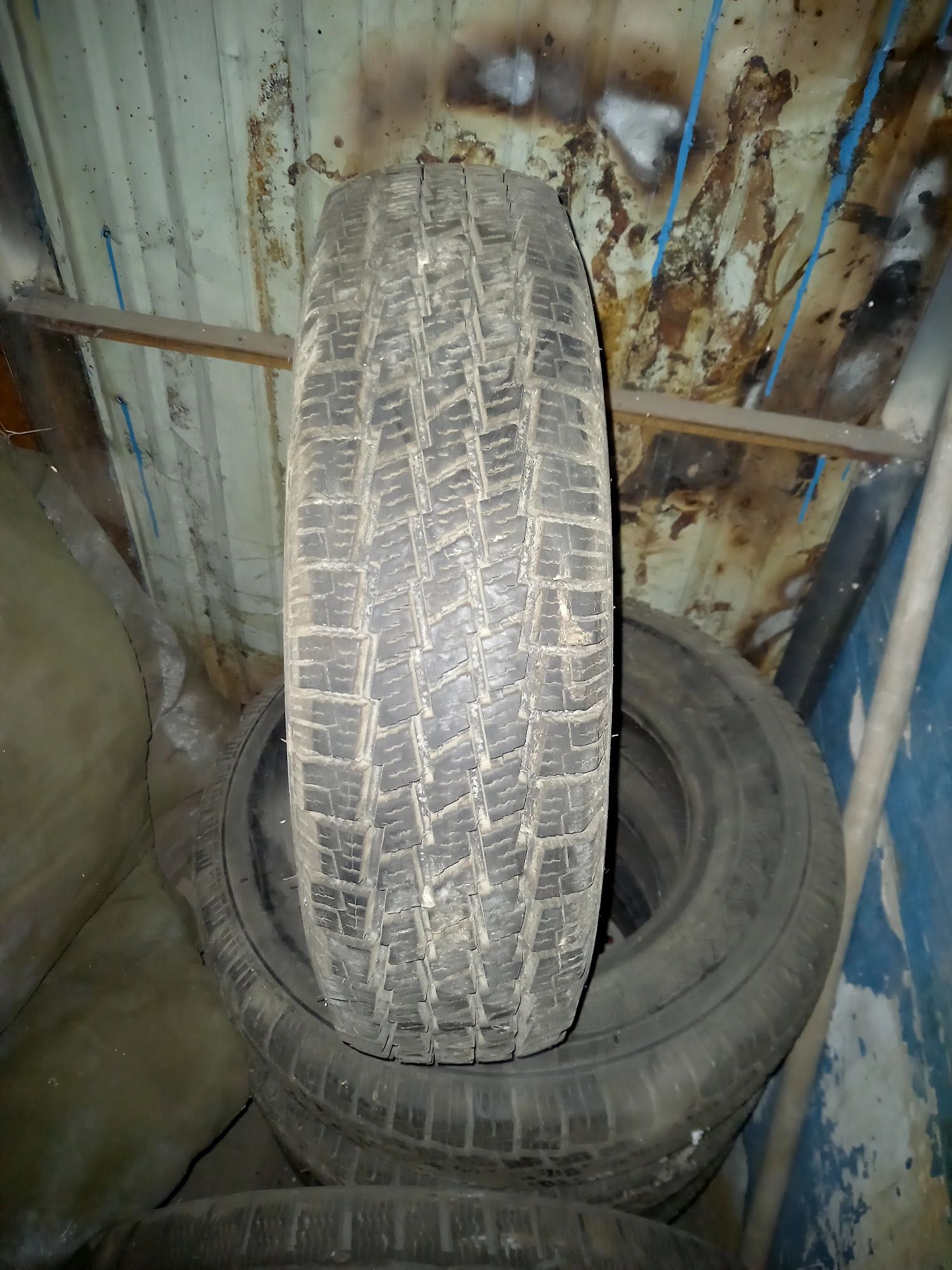 Состояние отличное как новый размер 195/70/15 липучка 155R12C