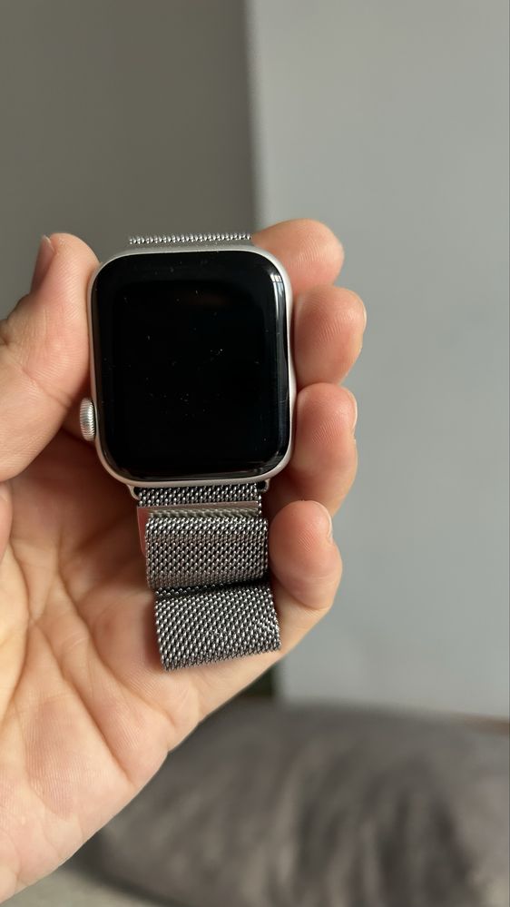Срочно Продам Apple watch SE 40 mm. . Напишите на ватсап. У