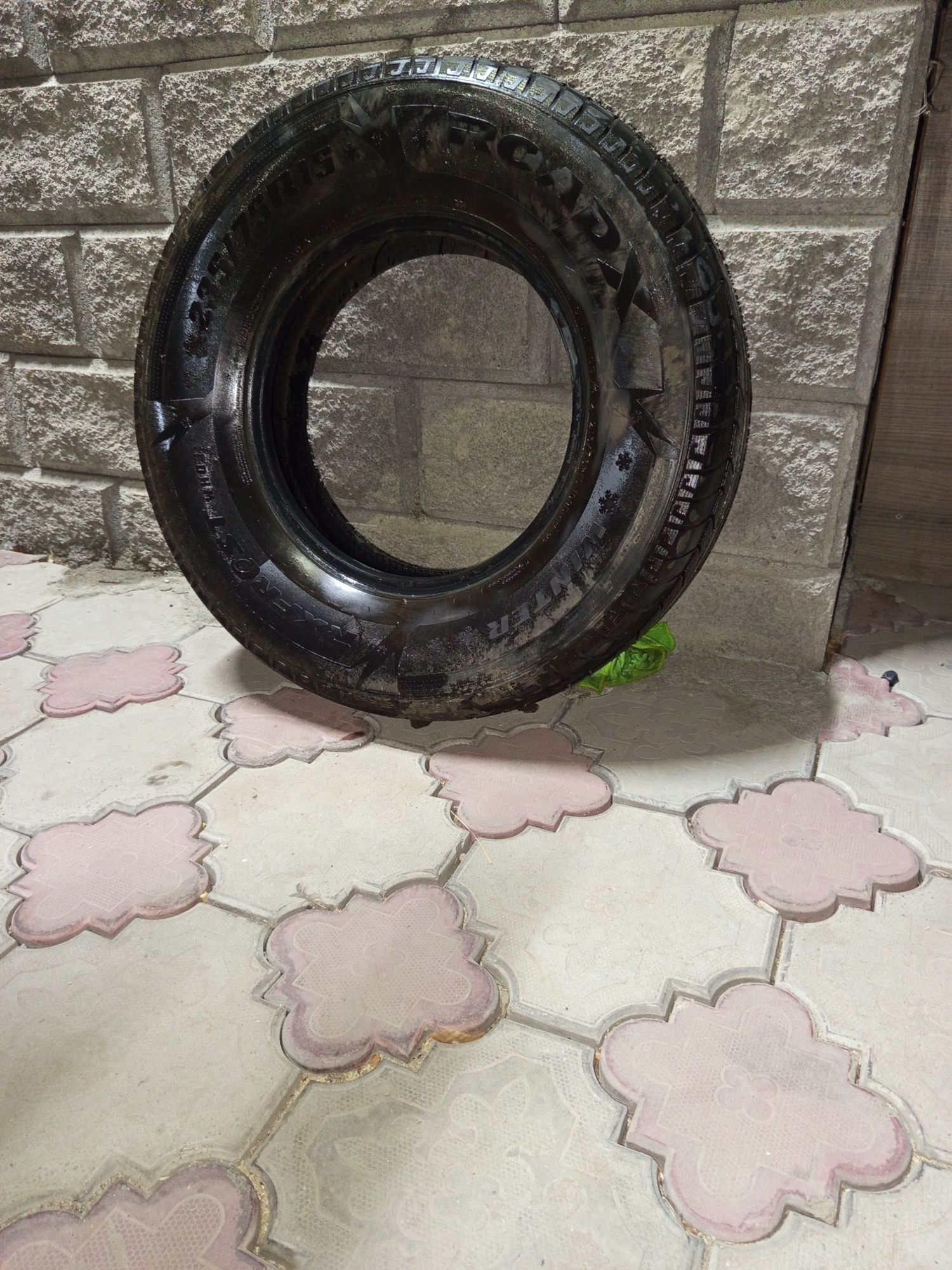 Продам колеса от делики 235/75R15. Торг возможен