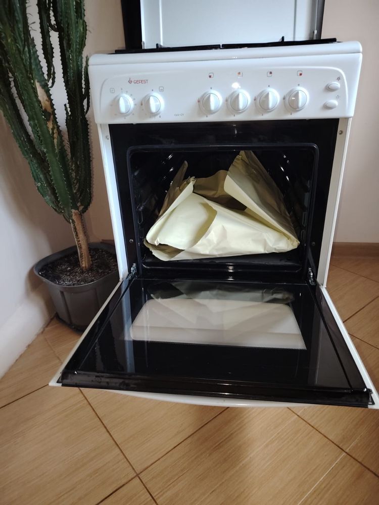 Продам газовую плиту Гефест