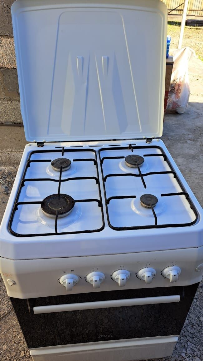Продам газовую плиту