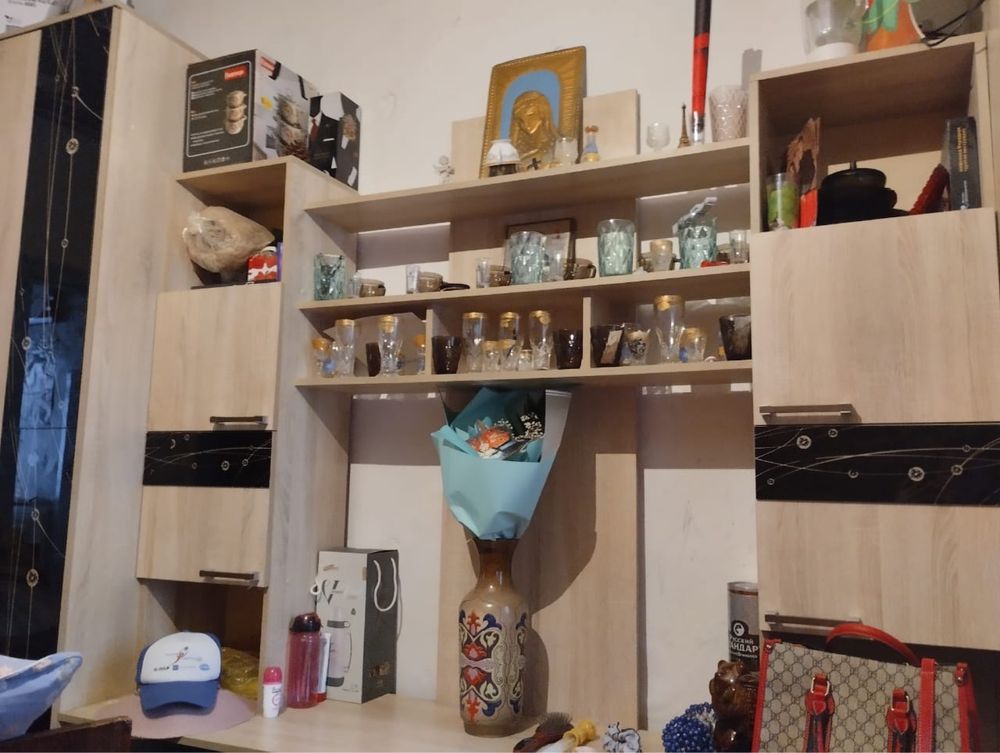 Продам стенку в отличном состояние