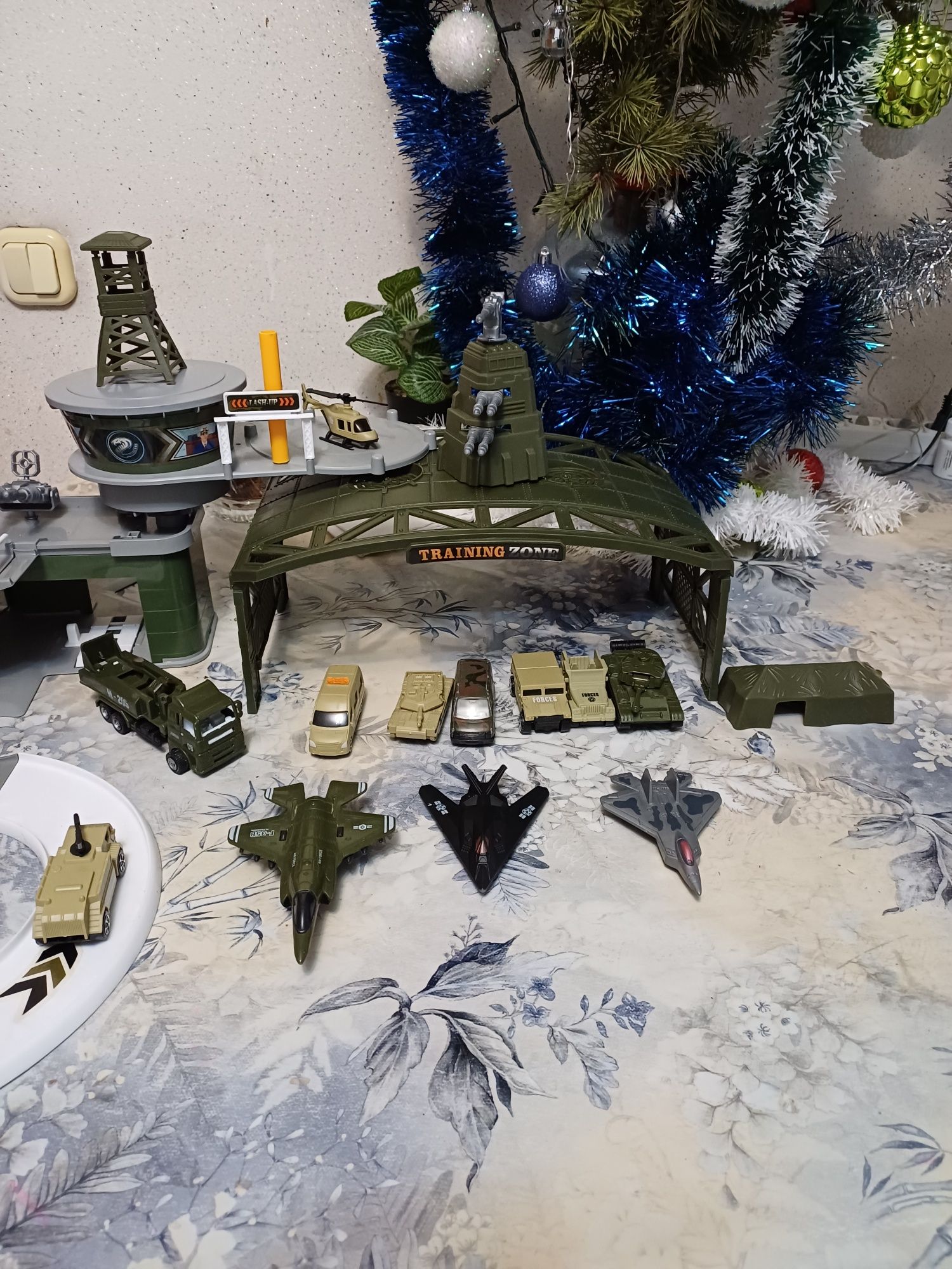 Продам  парковка военной базой