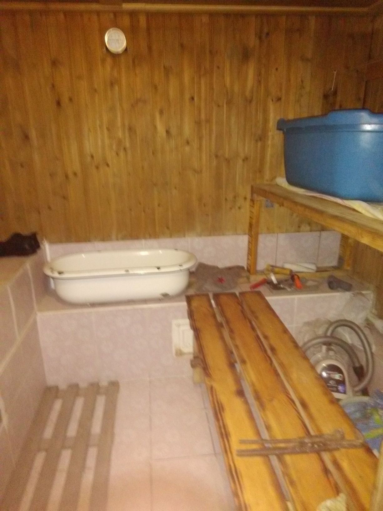Продам двухэтажный дом  и  СТО .