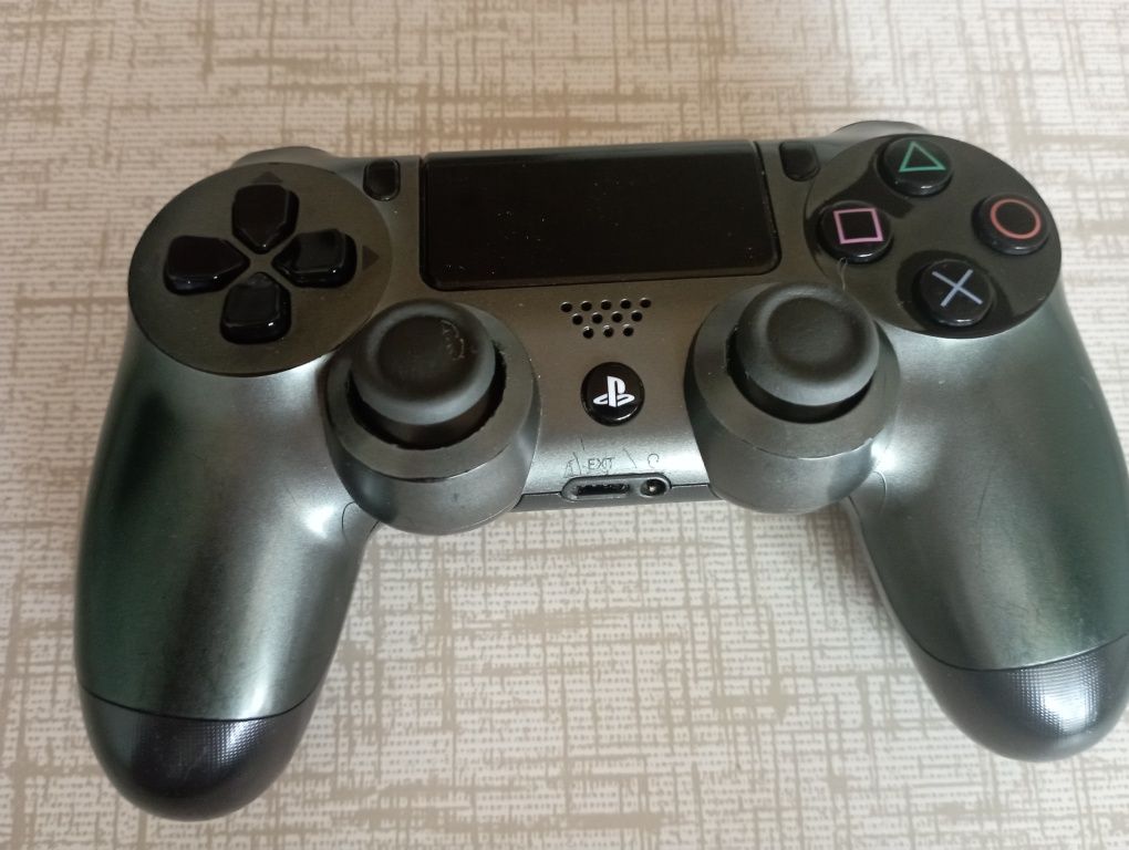Продам Playstation 4