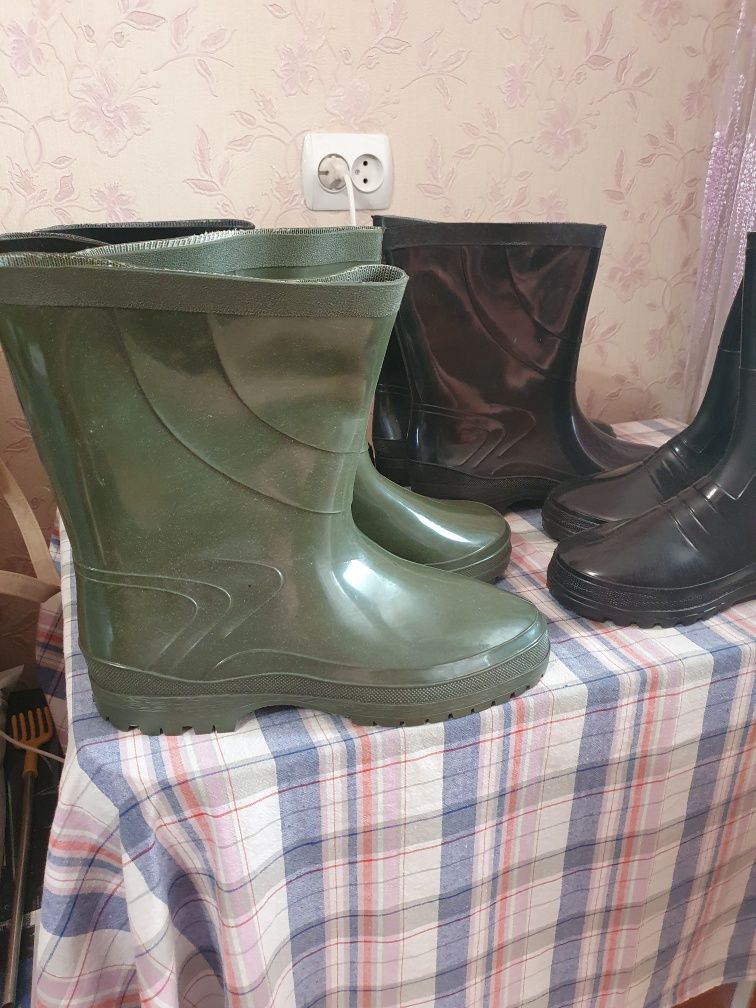Продам резиновые сапоги