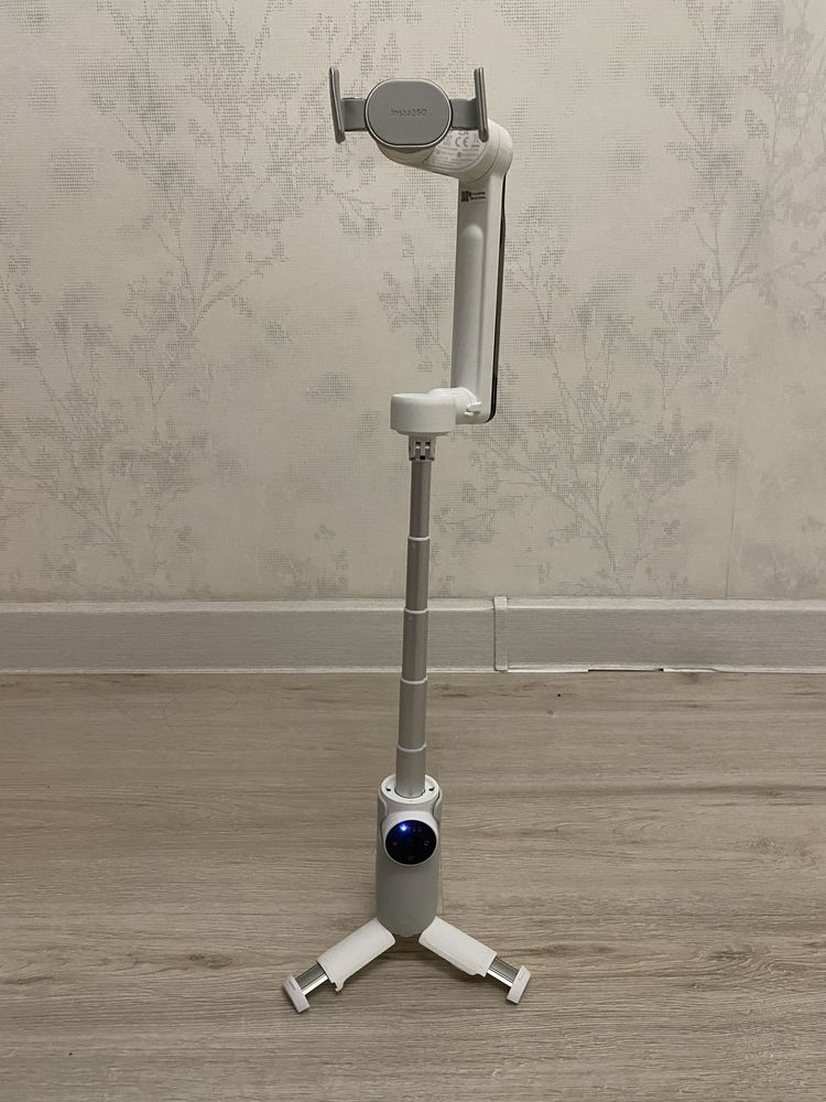 Продам стабилизатор Insta360 Flow