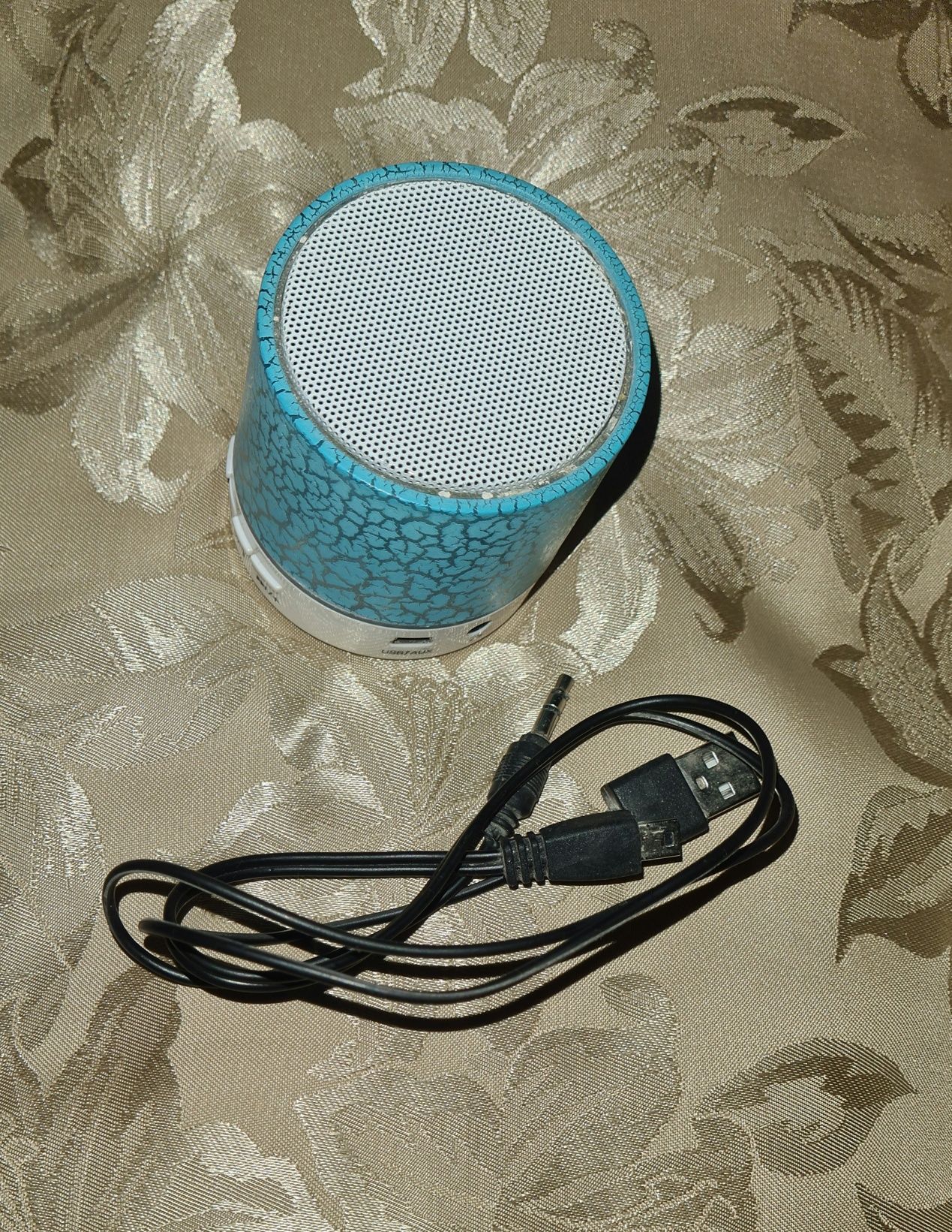 Портативная беспроводная Bluetooth колонка с подсветкой
колонка
