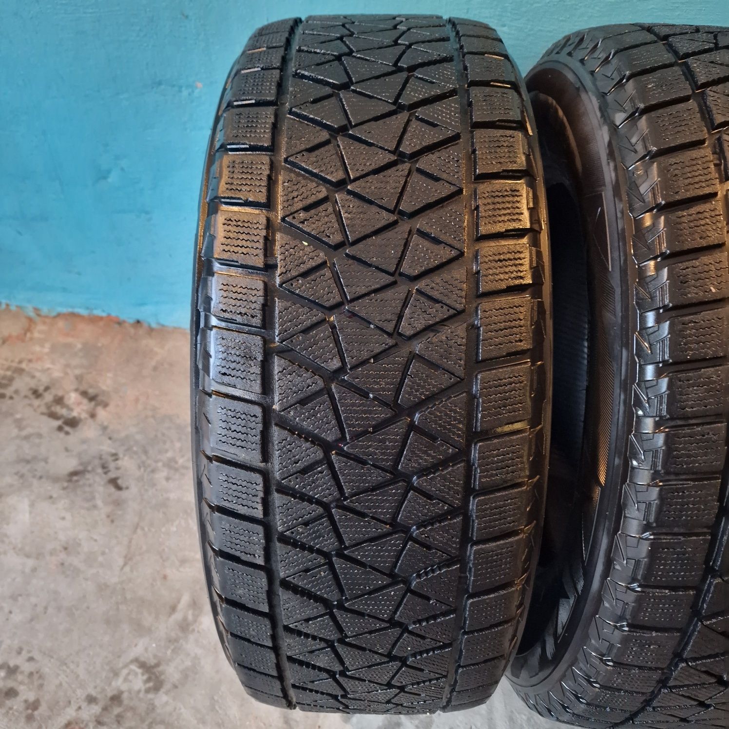 Продам шины Bridgestone 265/60R18