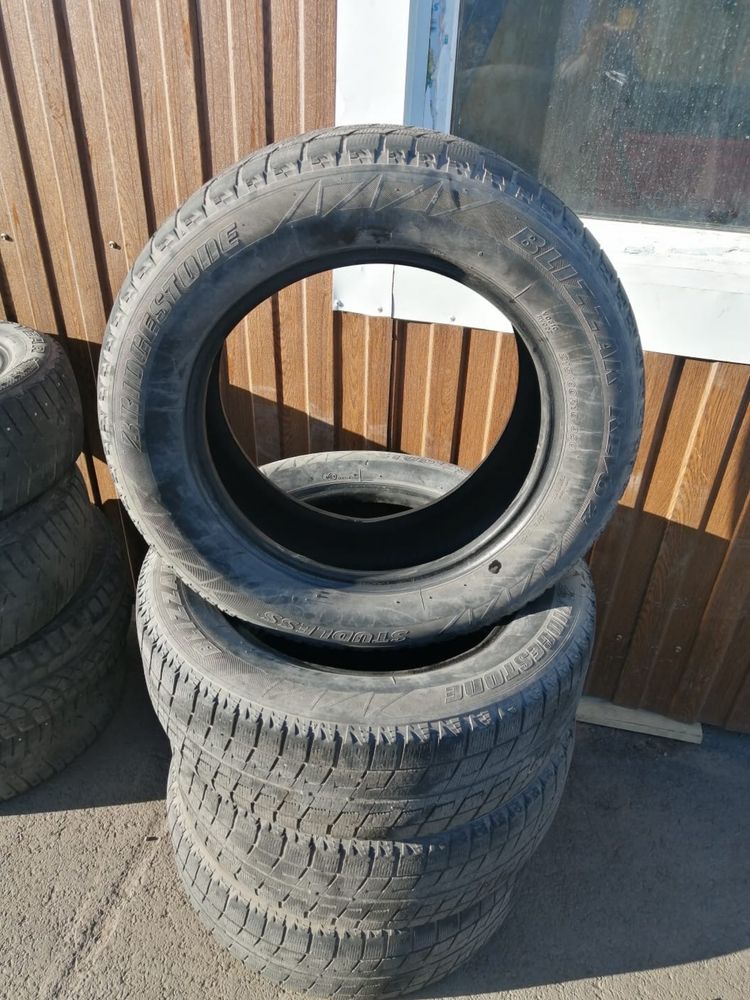Зимние шины bridgestone 215/50/16. 4 штуки