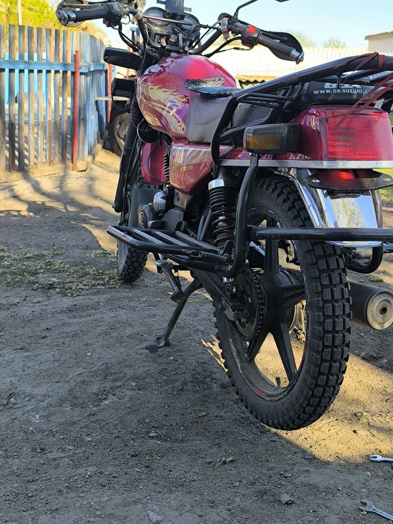 Suzuki gsx 200..