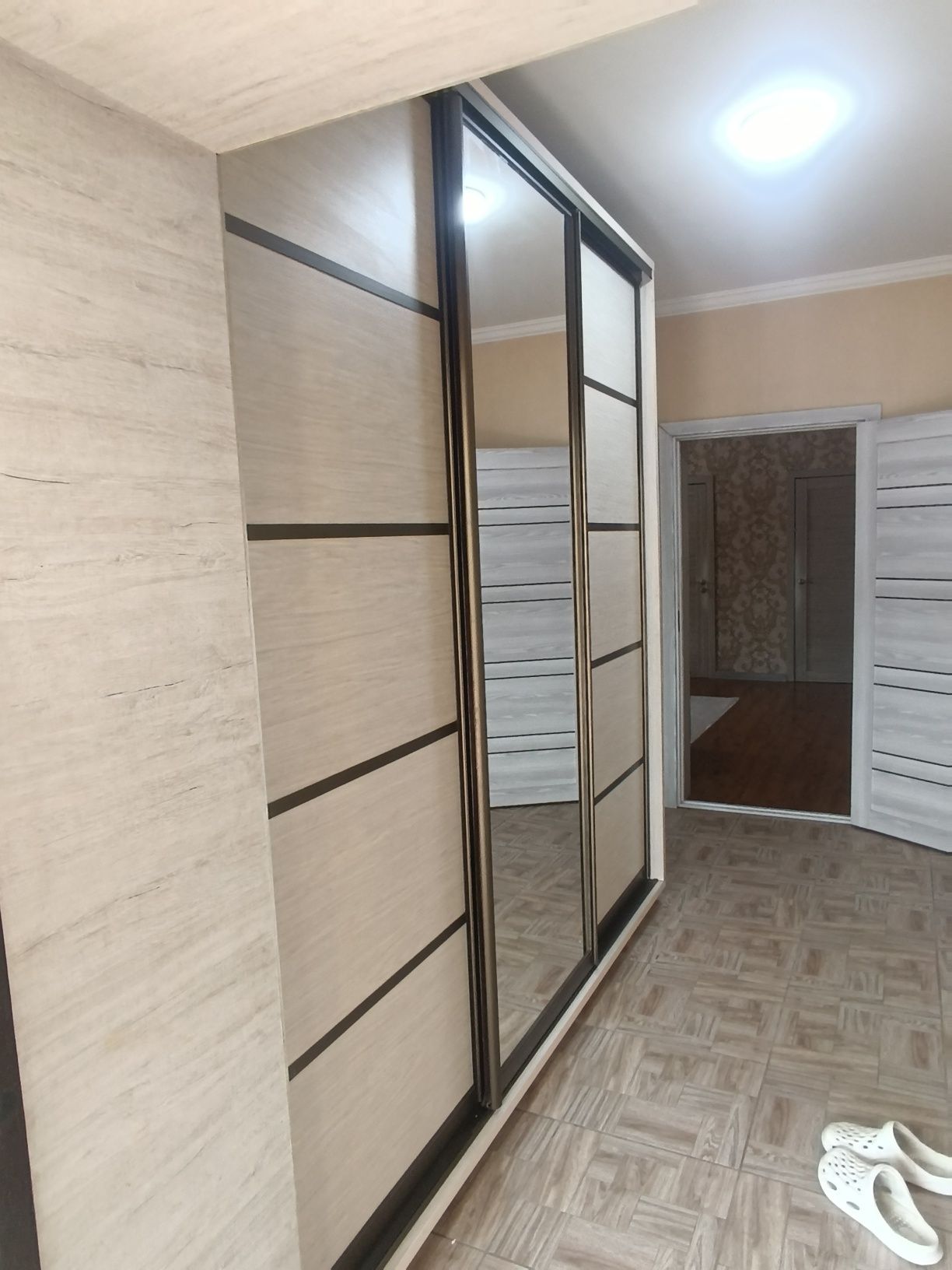 Шкаф прихожей продаётся