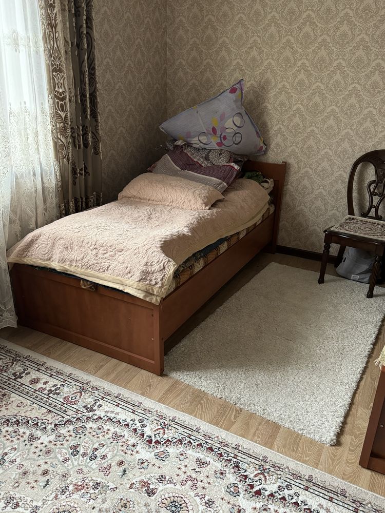 Продам спальный гарнитур