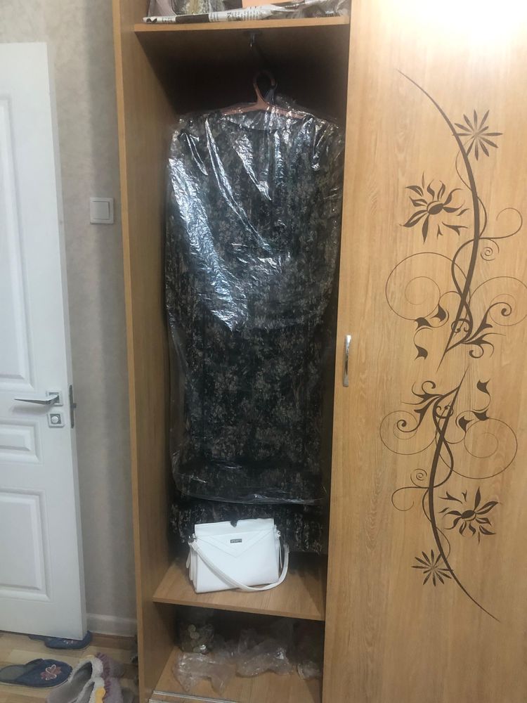 Продам шкаф с компьютерным столом, и шкаф для одежды