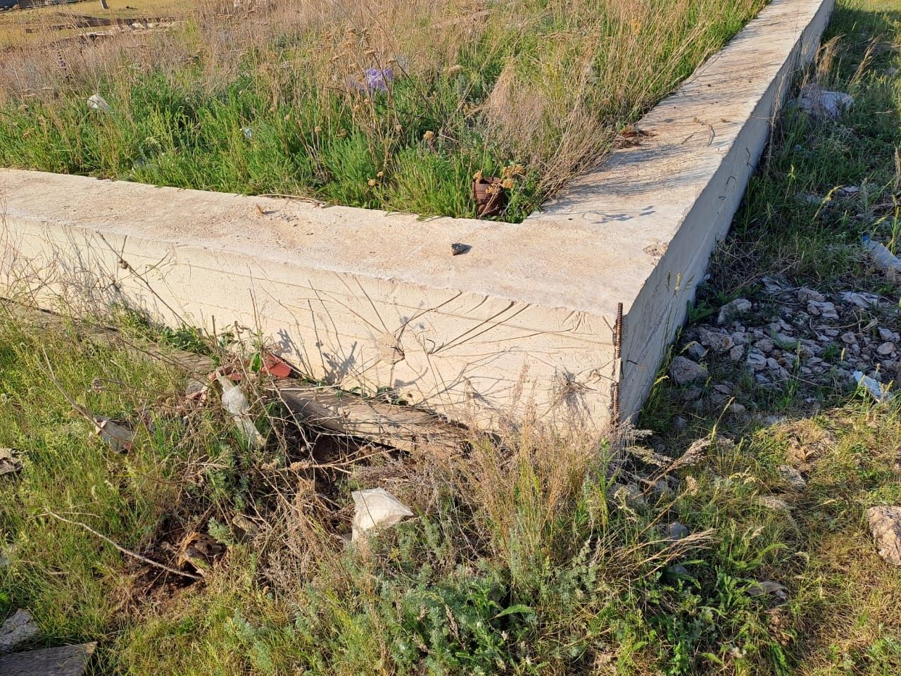 Участок с фундаментом