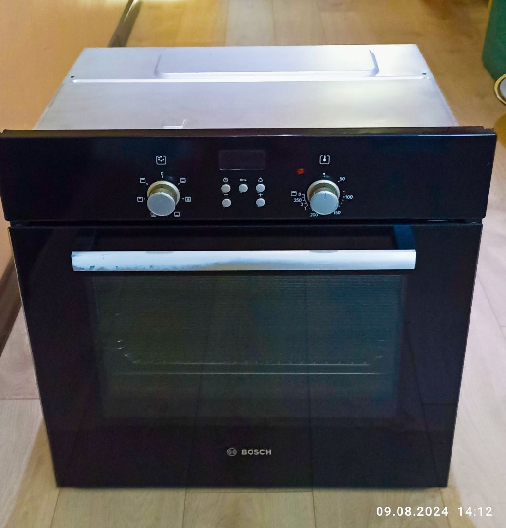 Электрический духовой шкаф BOSCH HBN231S4
