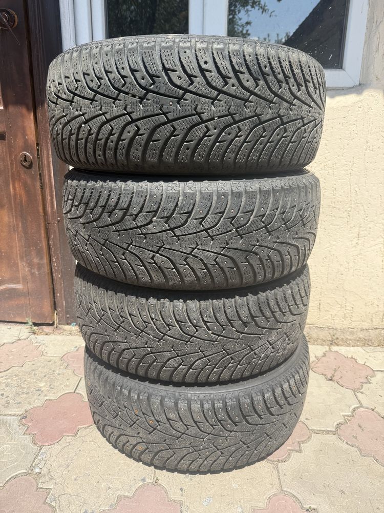 Шины Maxxis R17 зимние с Шипами почти Новые!
