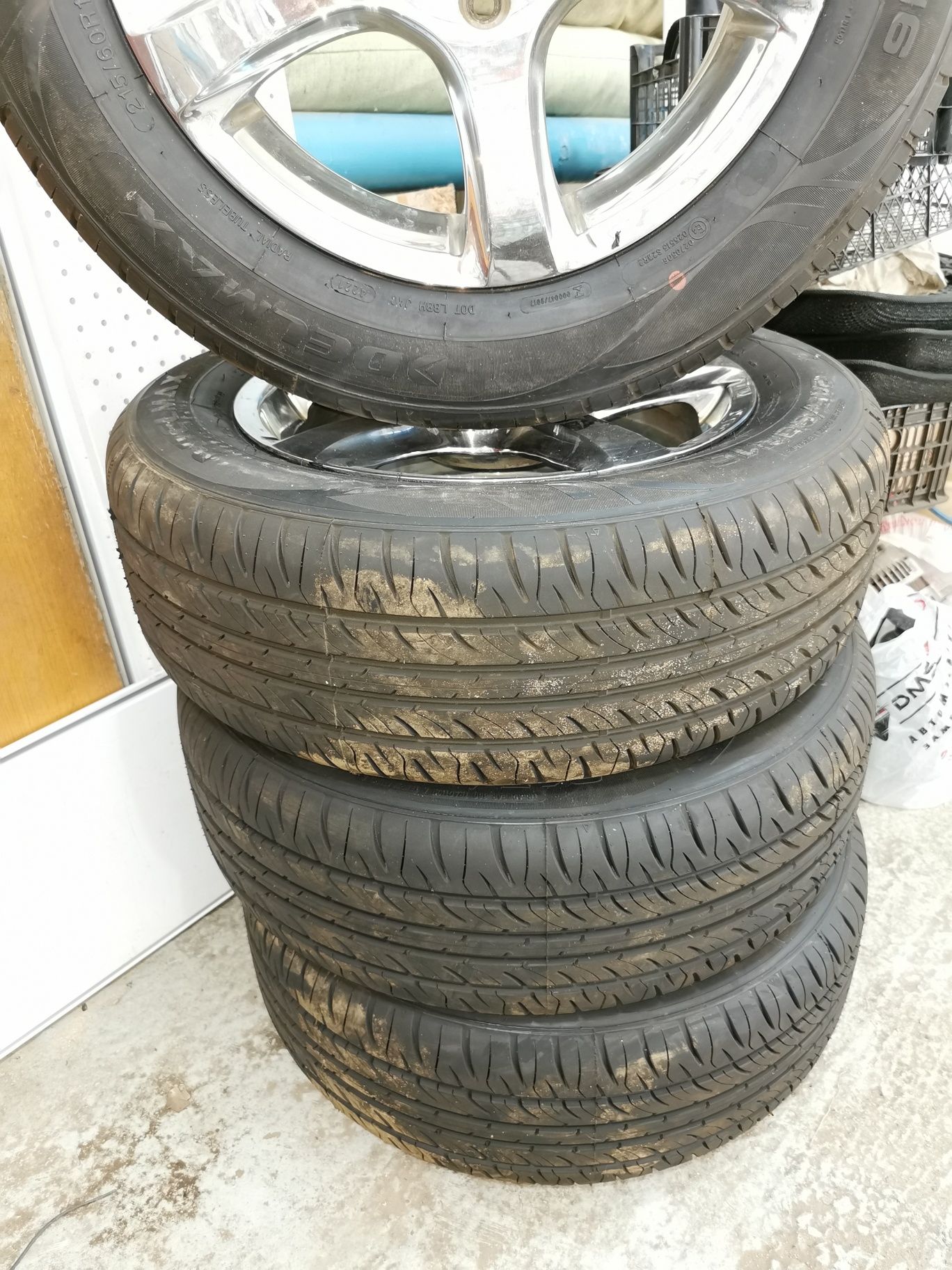 Продам Комплект 4 шт. новых шин Delmax 215/60/16 на дисках R16