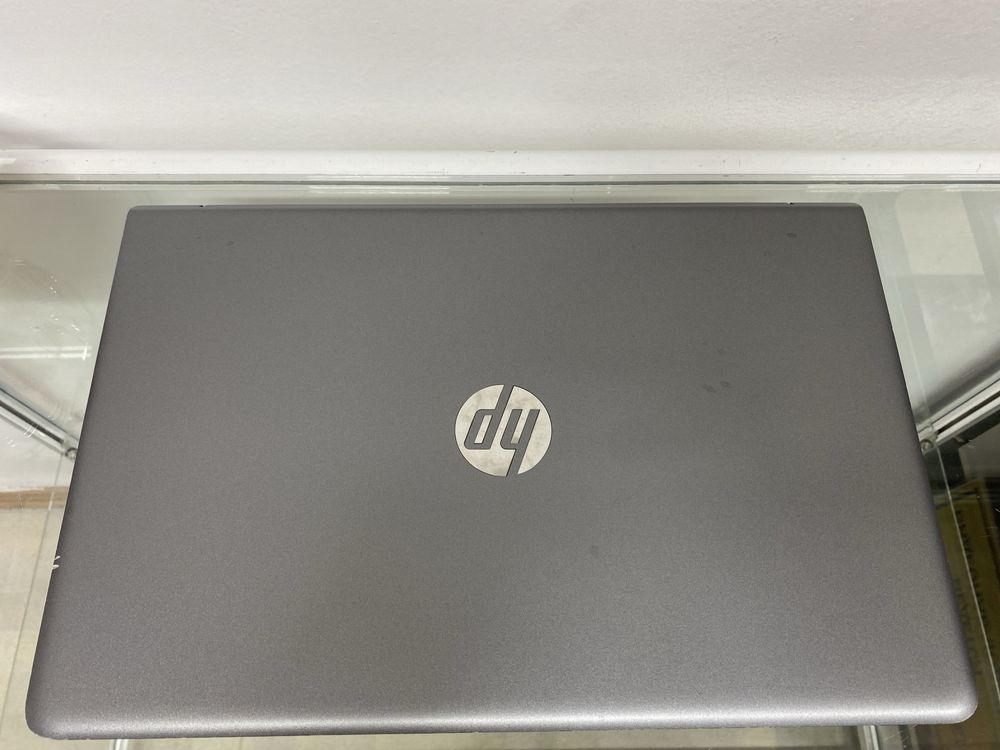 HP pavilion 15  i5-7200/8/256/500/Geforce 920m 2 gb