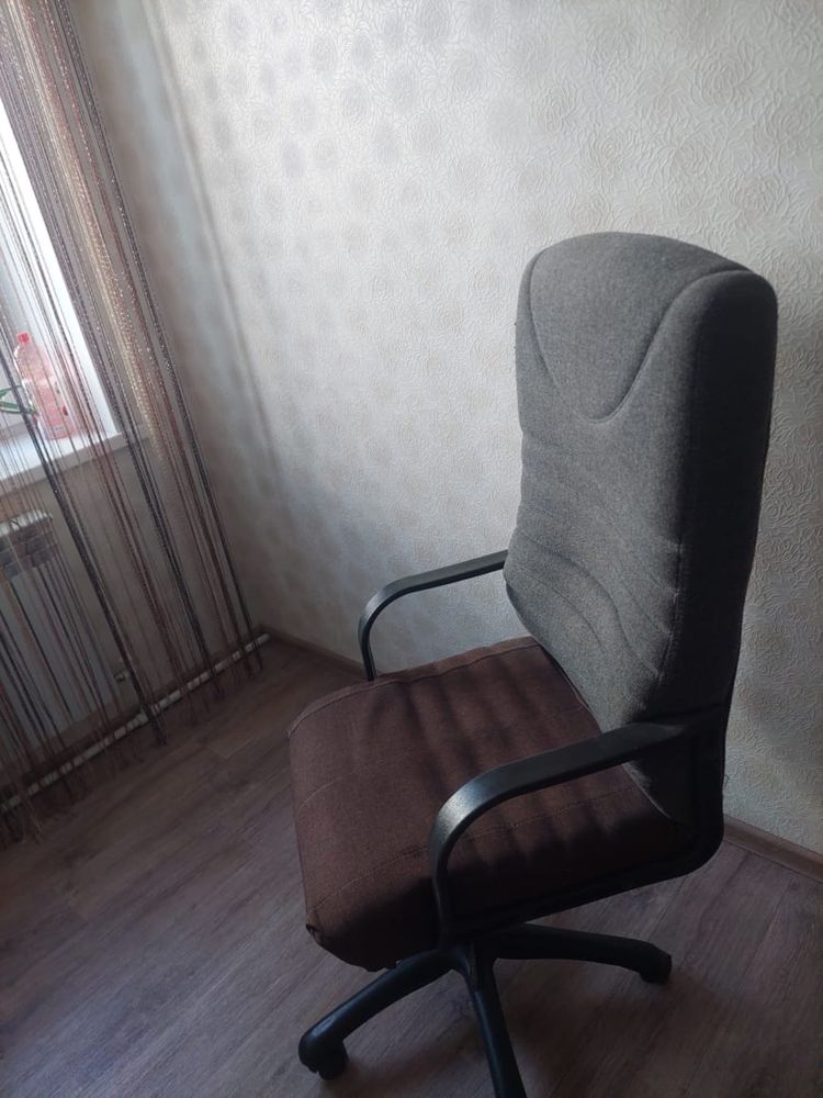 Продам кресло офисное