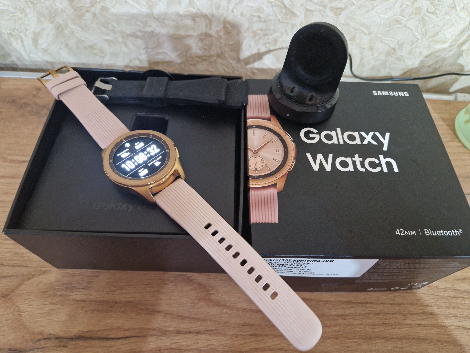Продам женские часы Galaxy Watch оригенал в отличном состоянии