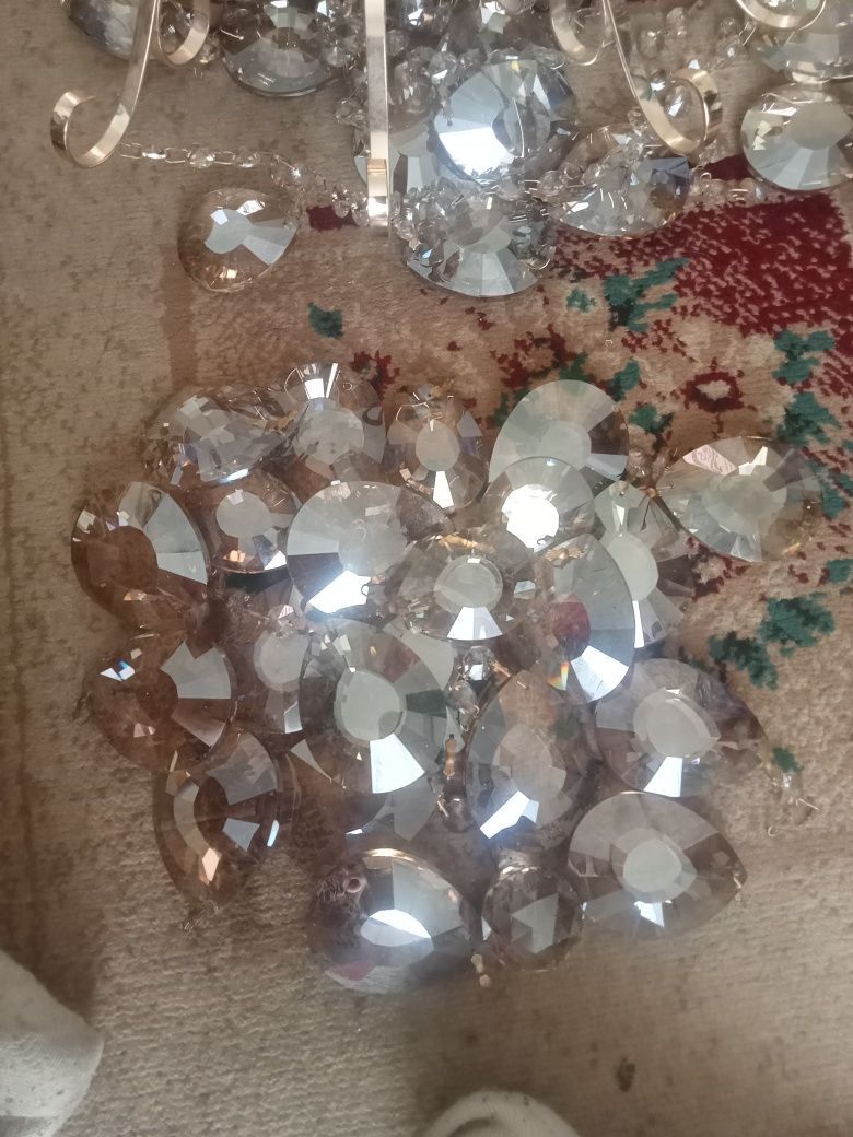 Люстра красивая продам