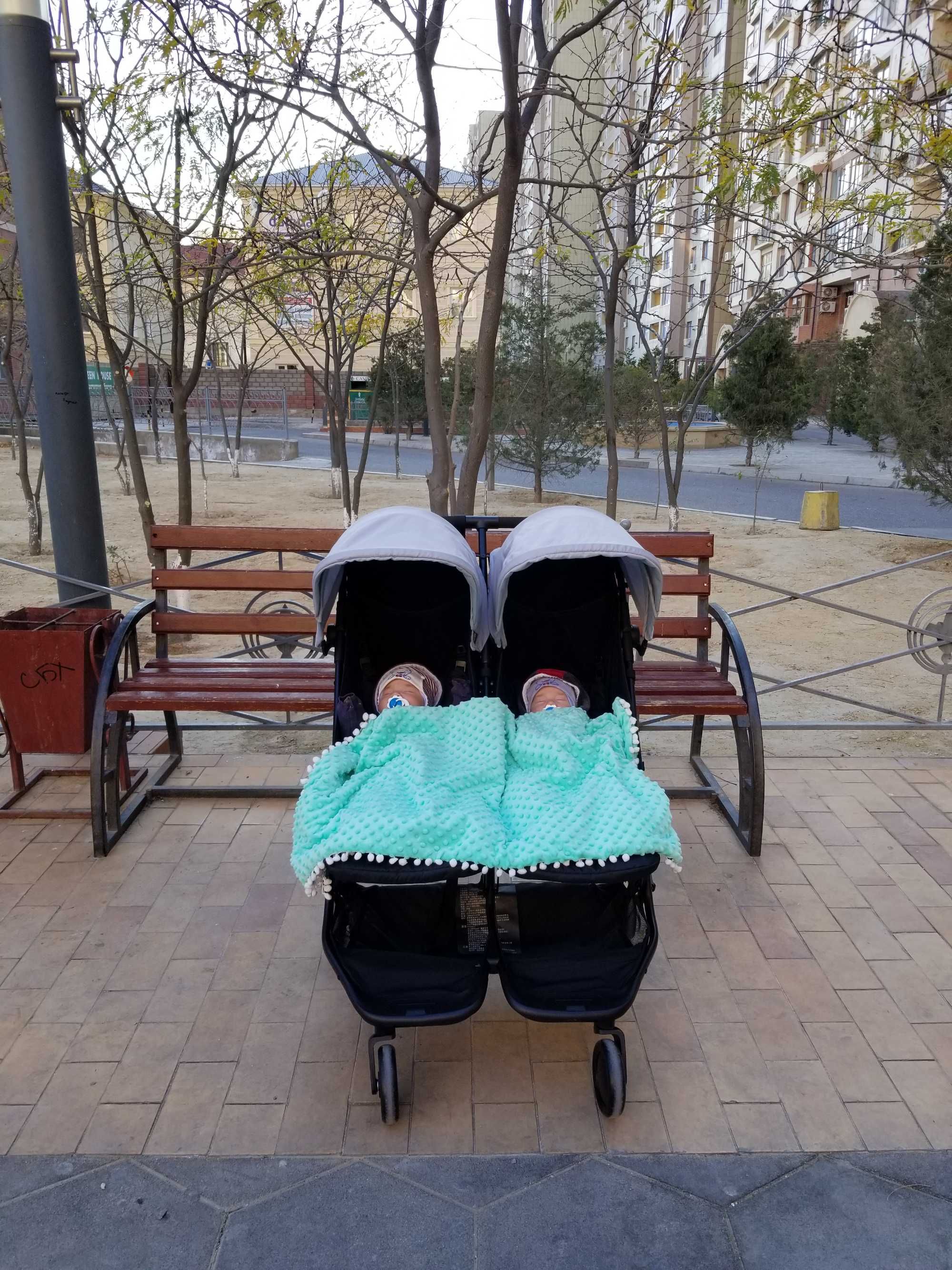 Коляска для двойни, близнецов, погодок