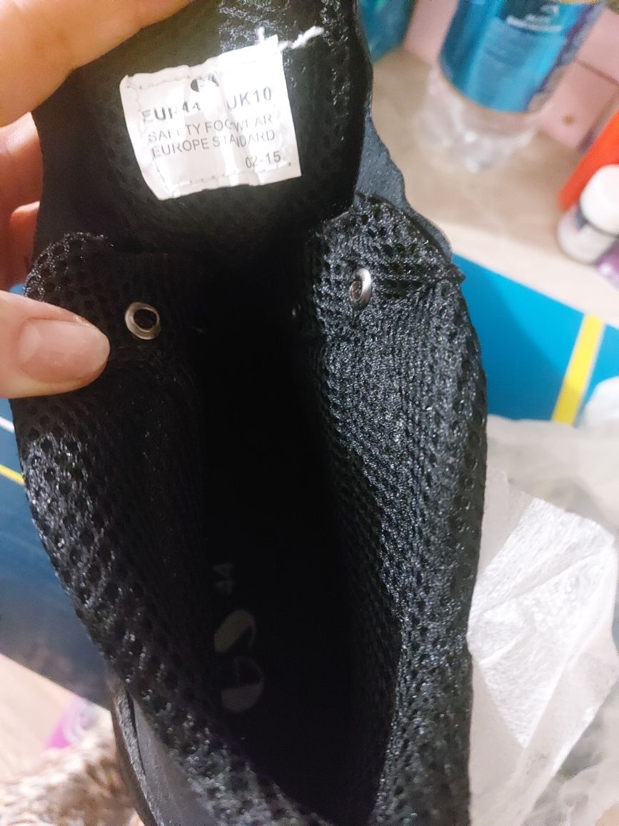 Продам рабочие ботинки новые.