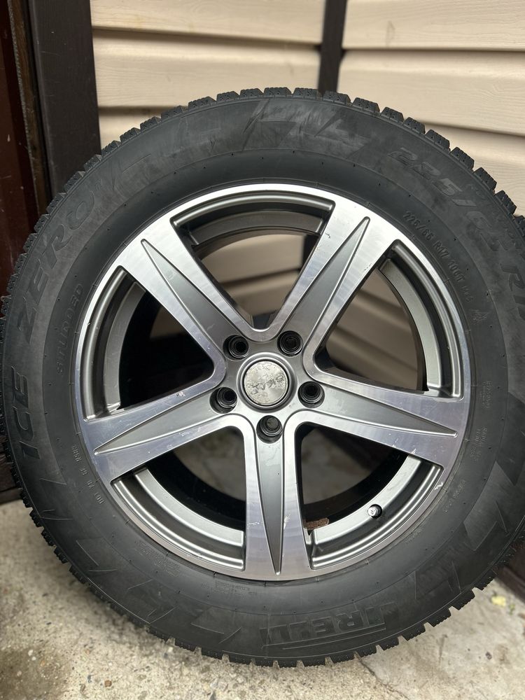 Диски R17 5x114.3 с зимней резиной Pirelli Ice Zero 225/65
